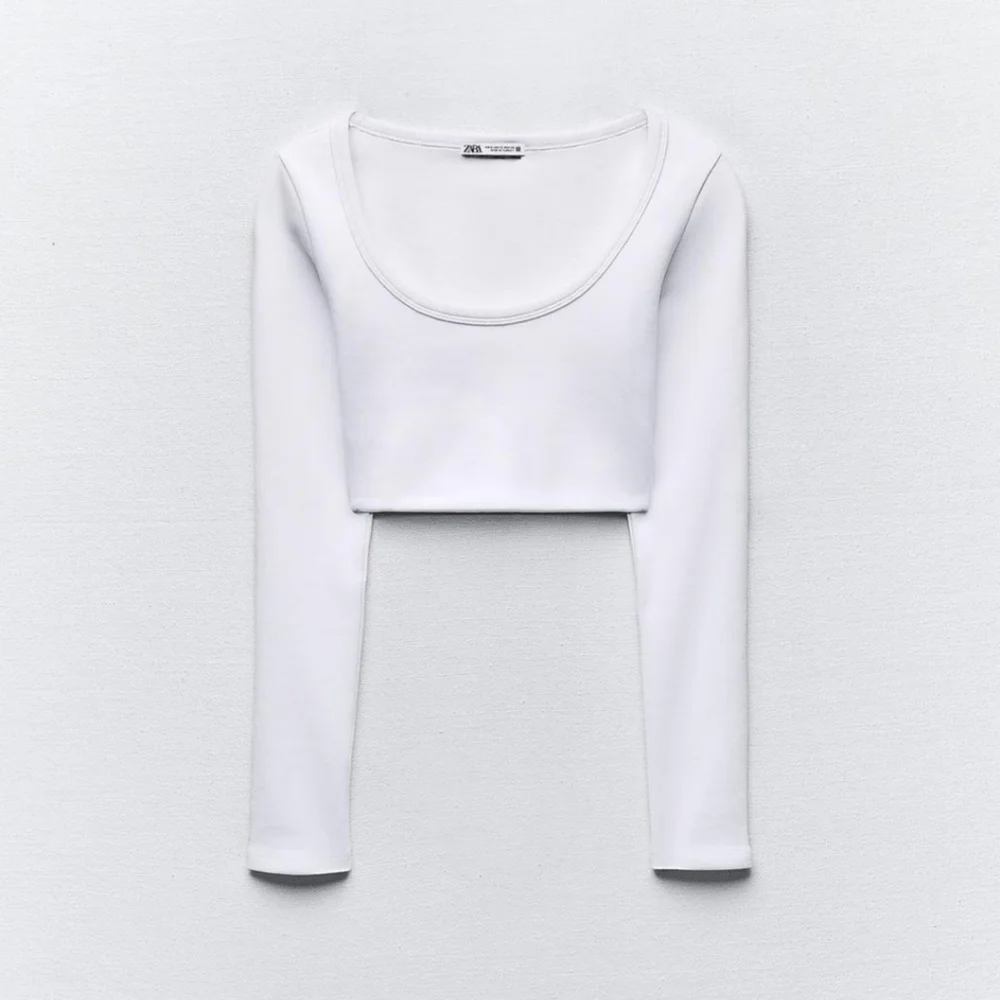 ZARA // white long sleeved cropped slim fit plunge round neck soft stretch top